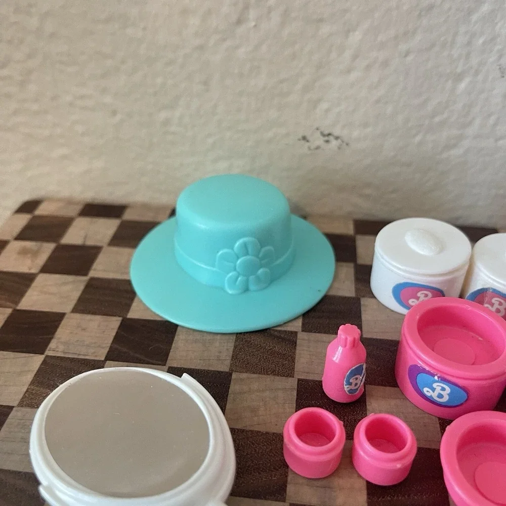 VINTAGE 1982 LOT OF 15 BARBIE DREAM STORE PARTS Hat‎ Beauty Mirror Display